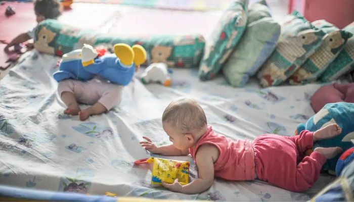 Pobreza afeta desenvolvimento de bebês desde 6 meses, mostra pesquisa